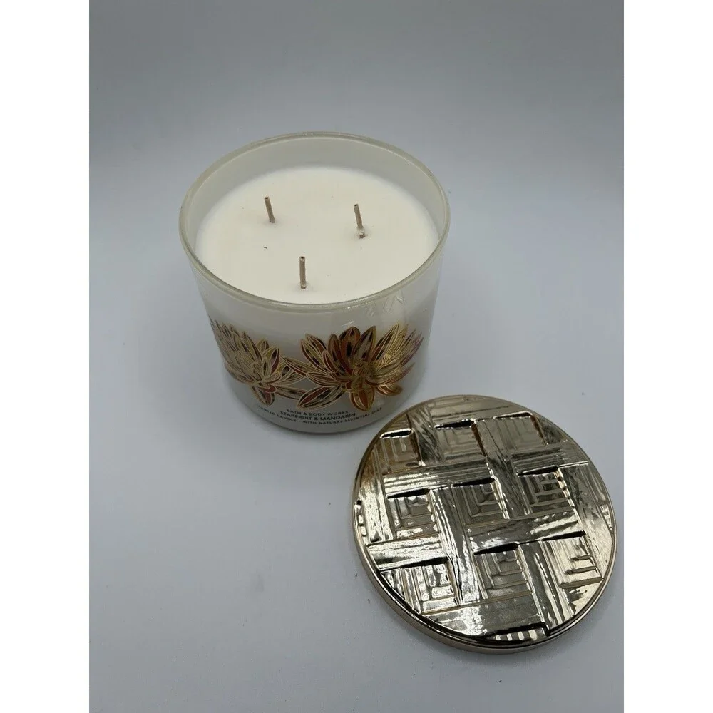 BATH & BODY WORKS/WHITE BARN THREE WICK CANDLE: STARFRUIT & MANDARIN